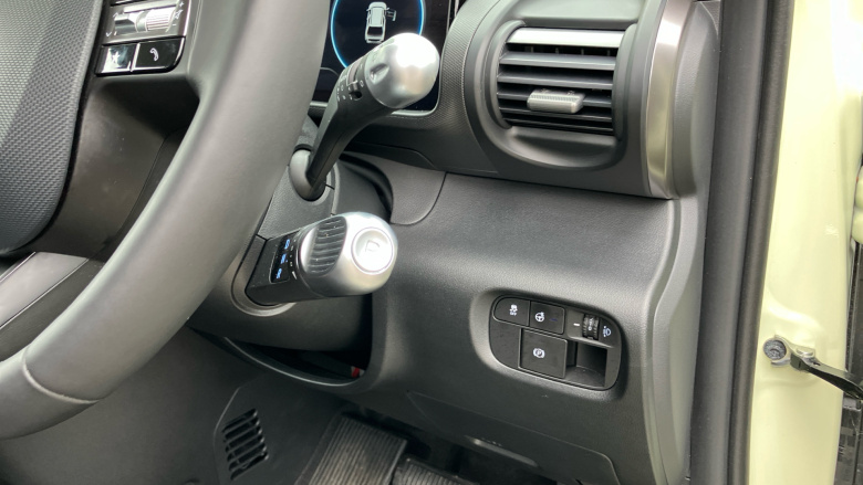 Hyundai INSTER 85kW 02 49kWh 5dr Auto Electric Hatchback